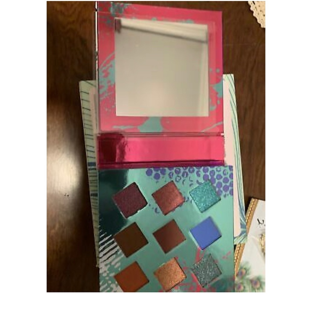 Living Color Palette from Hank & Henry. This package is signed by Hank & Henry
